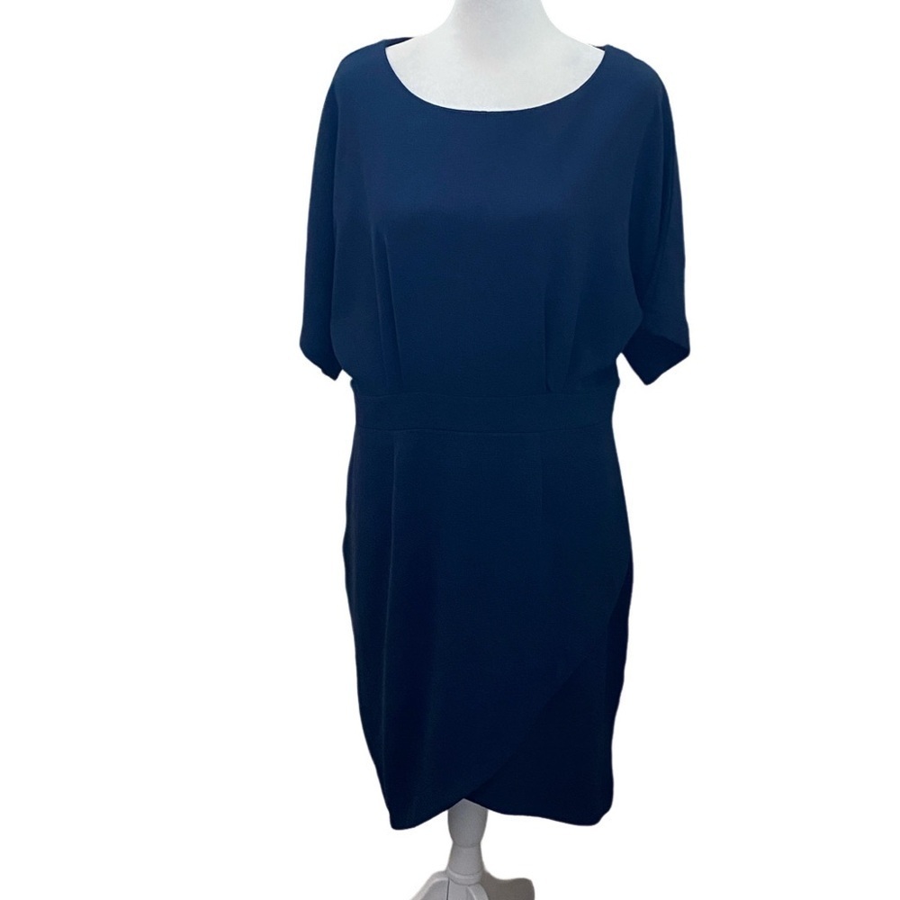 Bobeau Navy Blue Midi Dress. Size L. Zipper back, short sleeve. Round neck.